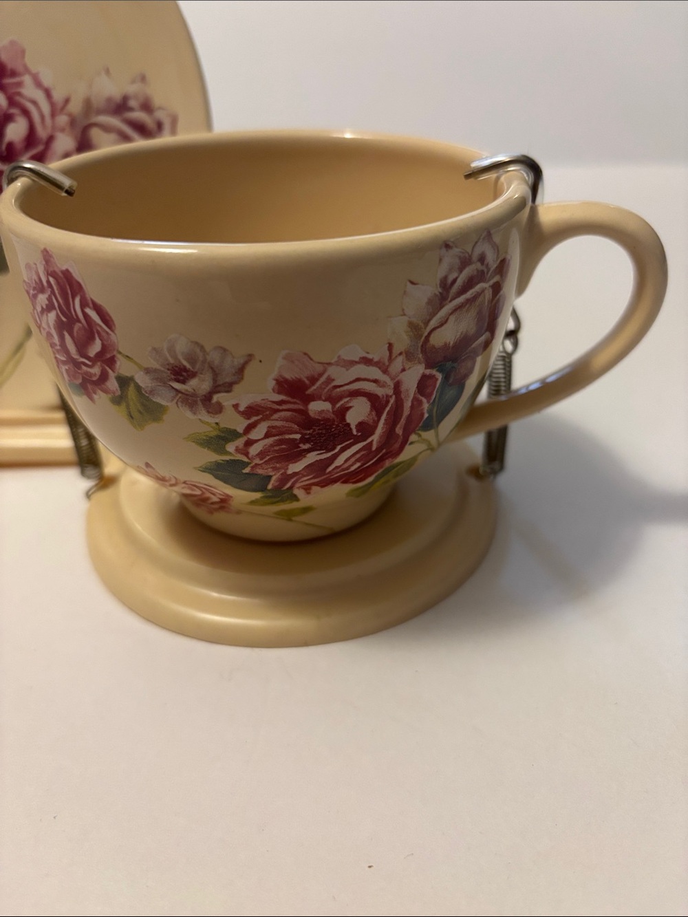 Teleflora Charming Victorian Roses Display Set - Picture 2 of 5